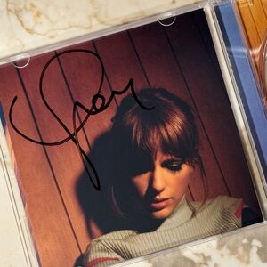 Taylor Swift: ***SIGNED*** Midnights: Moonstone edition CD-BNWOT G